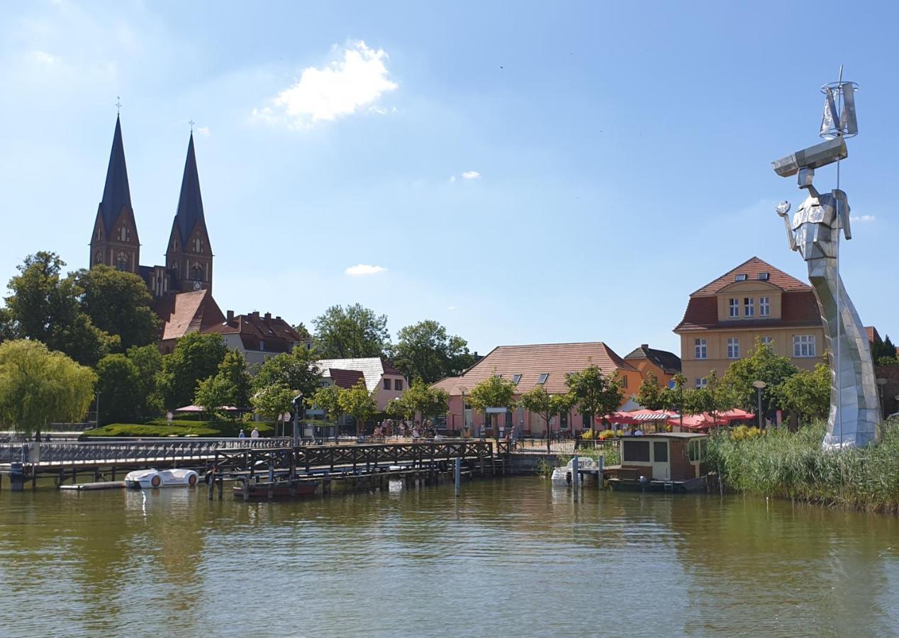 Travel Art Boardinghouse  Aparthotel Neuruppin Exterior foto