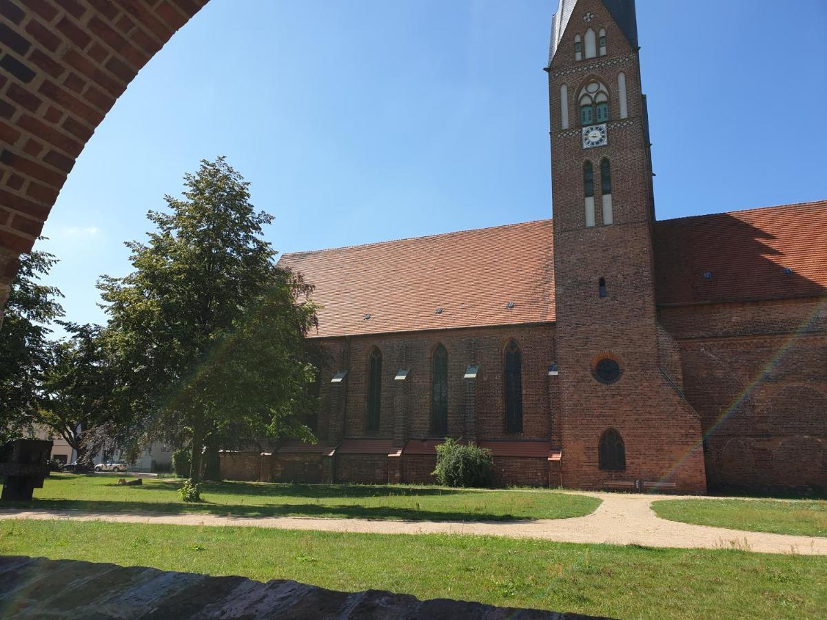 Travel Art Boardinghouse  Aparthotel Neuruppin Exterior foto