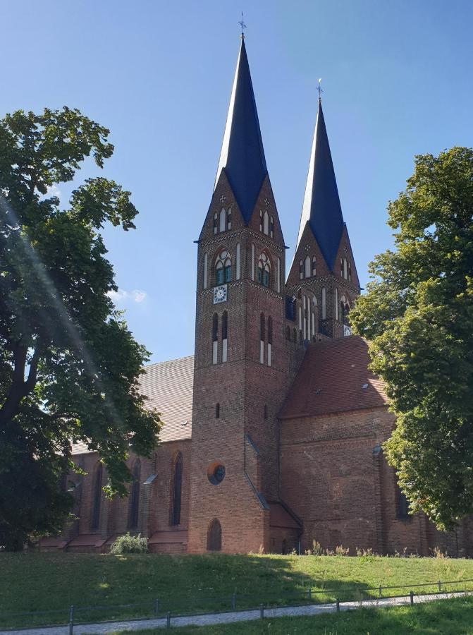 Travel Art Boardinghouse  Aparthotel Neuruppin Exterior foto